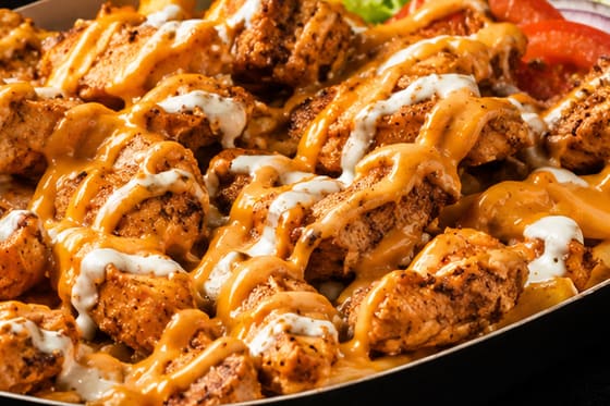 Gros plan sur une box nappée de sauce